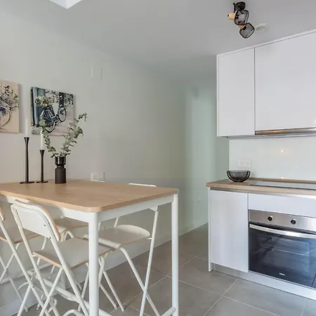 アパート Flat In The Bustling Center Of Ref 99 フエンヒロラ