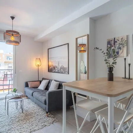 Flat In The Bustling Center Of Ref 99