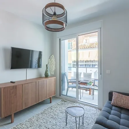 Flat In The Bustling Center Of Ref 99 *
